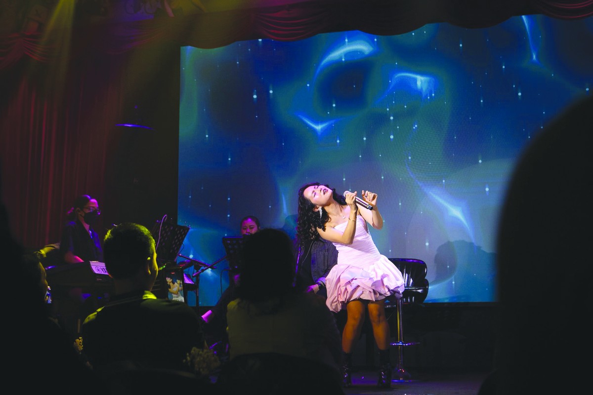 Nguồn nước ẩn của Hoàng Quyên*