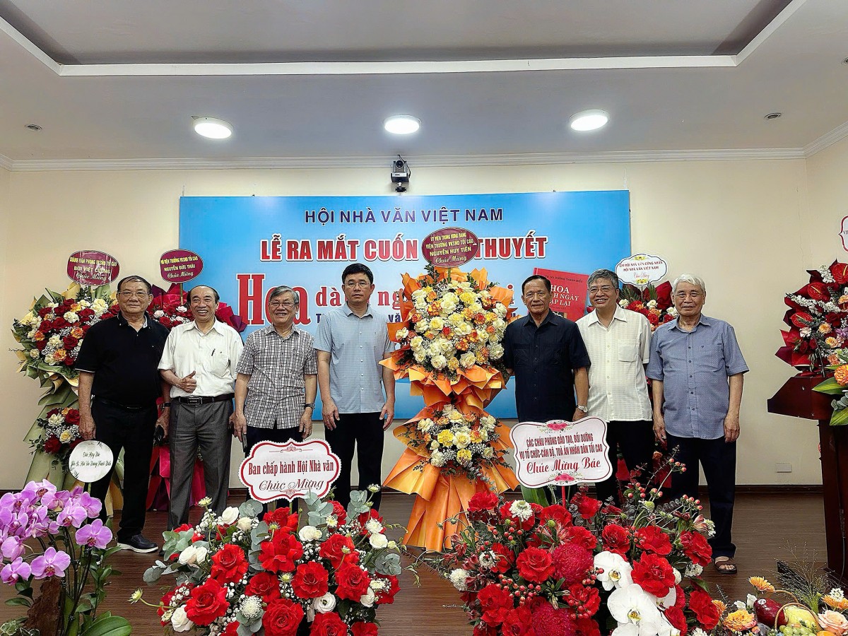 'Hoa dành ngày gặp lại