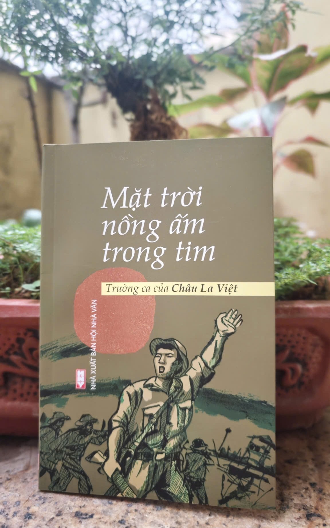 Tượng đài người anh hùng và nghệ thuật kiến tạo