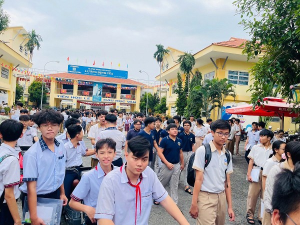 tphcm hon 150000 si tu tu tin buoc vao ky thi tuyen sinh lop 10