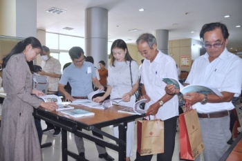 chuyen ke duoi mai dinh lang bien