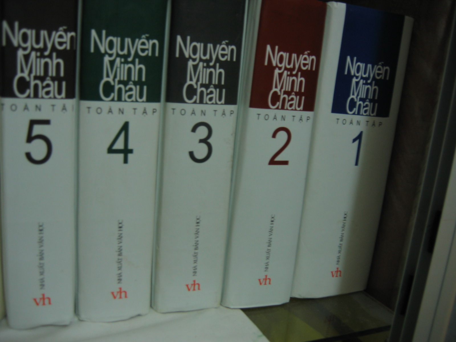 Nhà văn Nguyễn Minh Châu với các truyện vừa