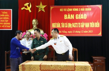 tau ca qng 94373 ts da duoc vung 3 hai quan ban giao cho chinh quyen dia phuong